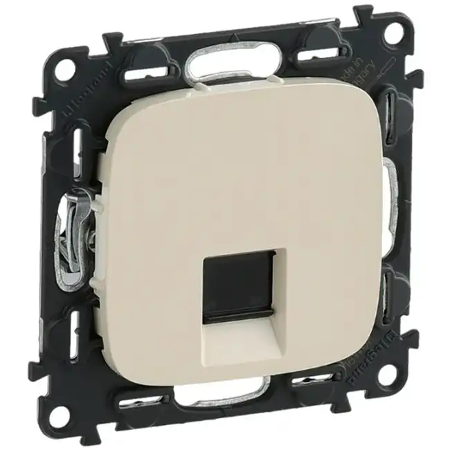 Сетевая розетка Legrand Информационная розетка RJ45 Cat5e UTP 753840