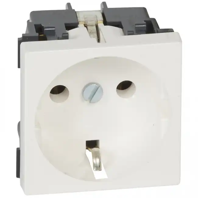 Розетка Legrand Mosaic 2к+З белая 77210