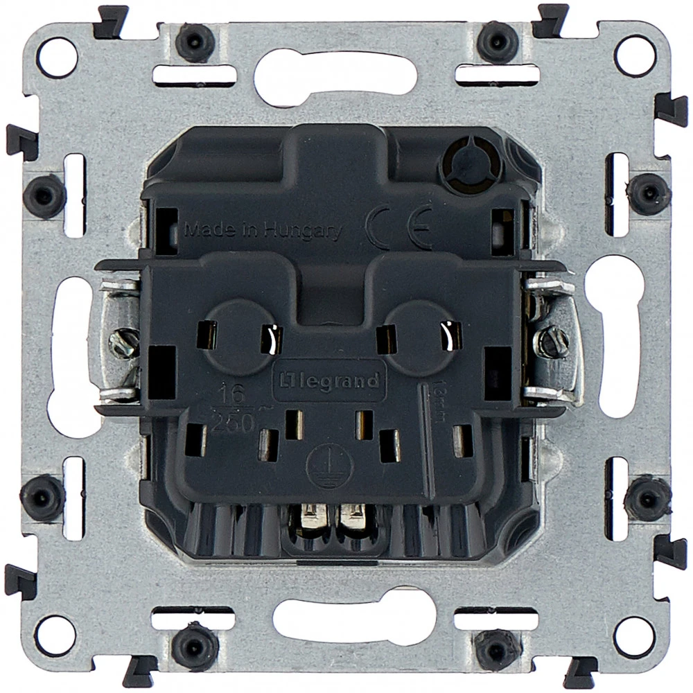 Розетка Legrand Valena Life 753521