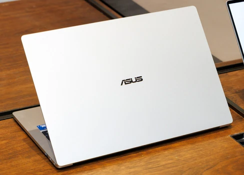 ASUS представила ExpertBook Air: OLED 120 Гц, Intel Wildcat Lake и вес 1,28 кг