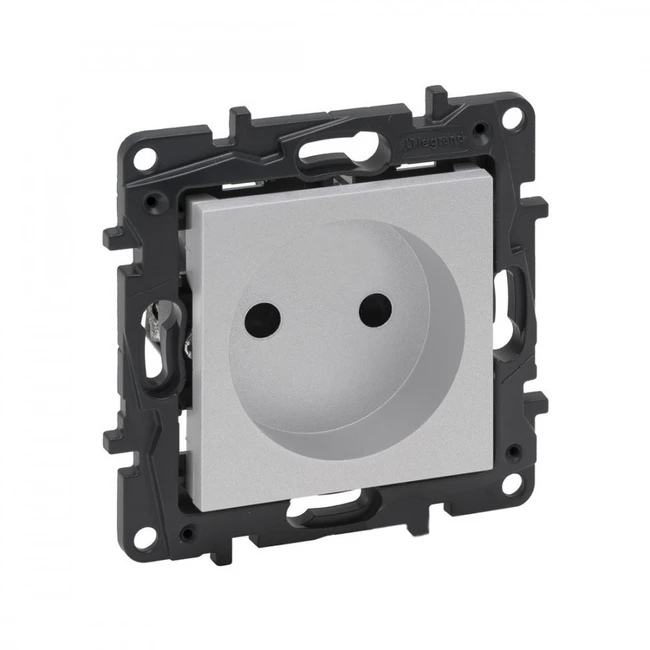 Розетка Legrand Розетка 2К Niloe Step 16А 250 В с з/ш винт. клеммы Алюминий 863319